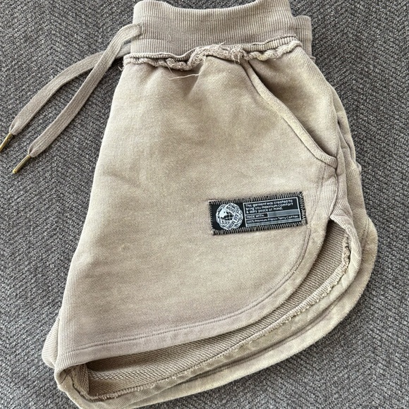 Alphalete - 100% Terry Cotton Women's Shorts - Picture 3 of 5